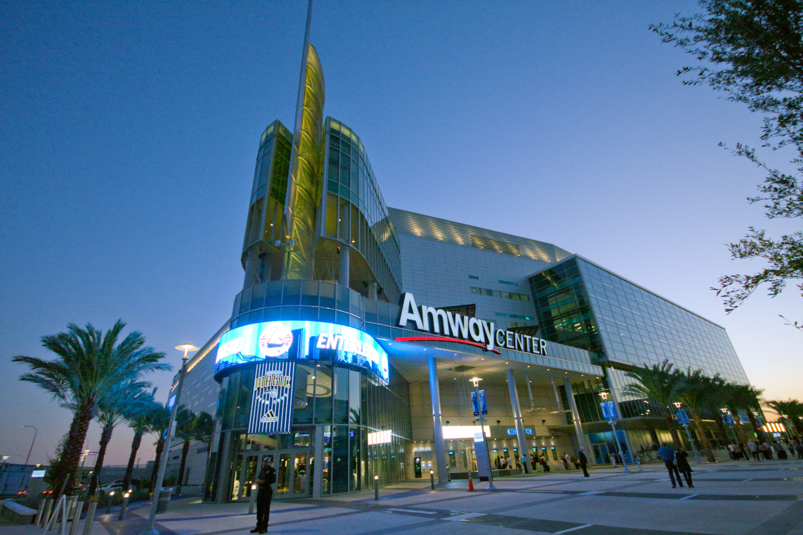 10-lugares-para-visitar-en-orlando-estadio-amway-center-infantasycare